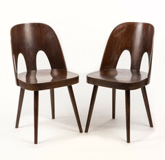 Pár dřevěných židlí (2ks)