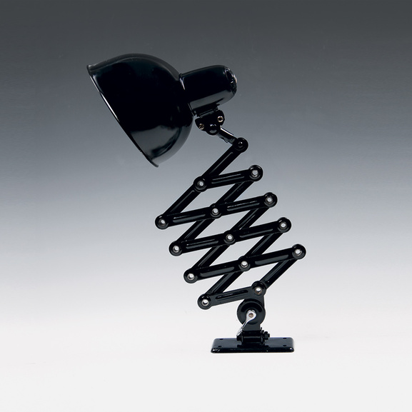 Pracovní lampa s nůžkovým mechanizmem