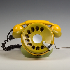 Žlutý telefon „BOBO“