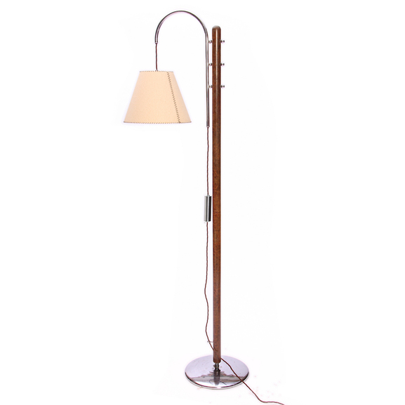 Podlahová lampa se závažovým mechanizmem