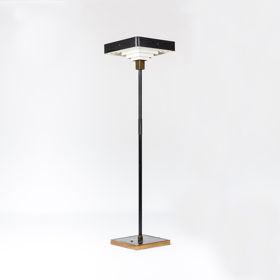 Podlahová lampa – hotel Alcron