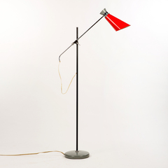 Podlahová lampa – jednozdrojová.