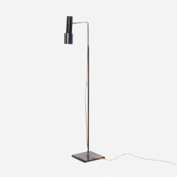Podlahová výsuvná lampa