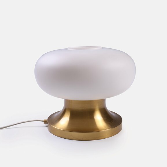 Nízká stolní lampa