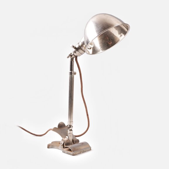 Niklovaná lampa s teleskopickým ramenem a klipem
